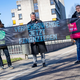 Emil Görtzen (l-r), Fridays for Future, Jürgen Schirmer, Gewerkschaft Verdi, und Patrick Steinbach, Verkehrsbetrieb BoGeStra, stehen mit einem Banner zum gemeinsamen Aktionstag vor der Verdi-Zentrale in Bochum. - Foto: Christoph Reichwein/dpa