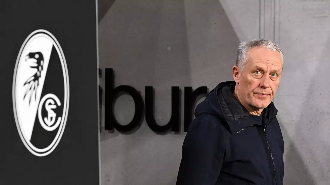 Was seine Zukunft über den Sommer hinaus betrifft, hält sich Christian Streich bedeckt. - Bild: Harry Langer/dpa
