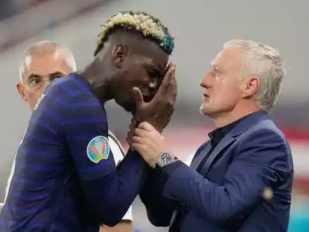 Hat Mitgefühl mit Paul Pogba nach dessen Dopingsperre: Didier Deschamps. - Foto: Vadim Ghirda/AP/dpa