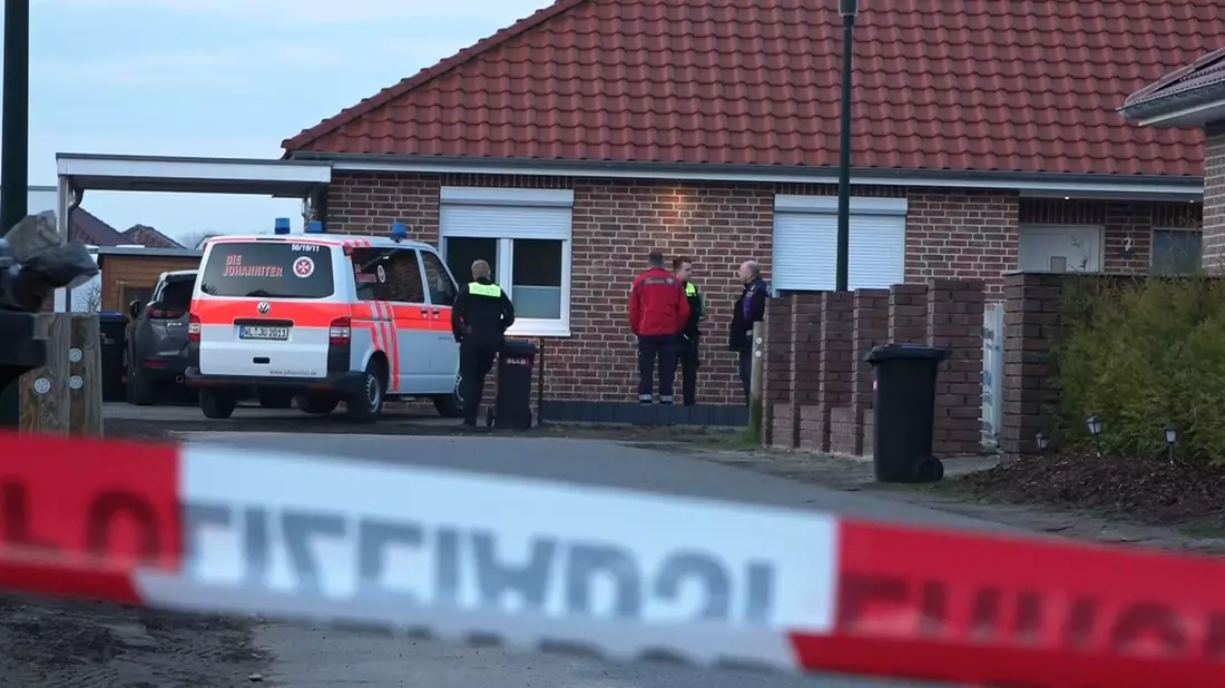 Im Landkreis Rotenburg sind vier Menschen erschossen worden. Die Polizei ermittelt. - Bild: Kai Moorschlatt/NordwestMedia TV/dpa