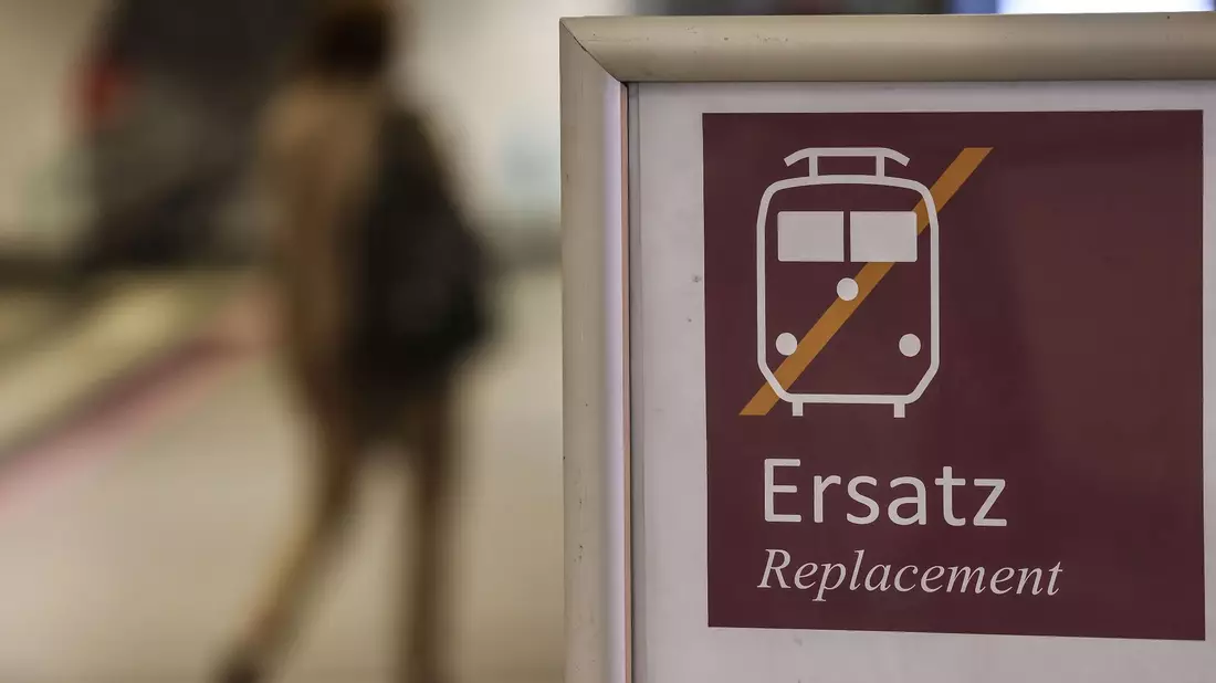 In den Osterferien sperrt die Bahn erneut eine wichtige Verbindung im Ruhrgebiet. - Bild: Oliver Berg/dpa