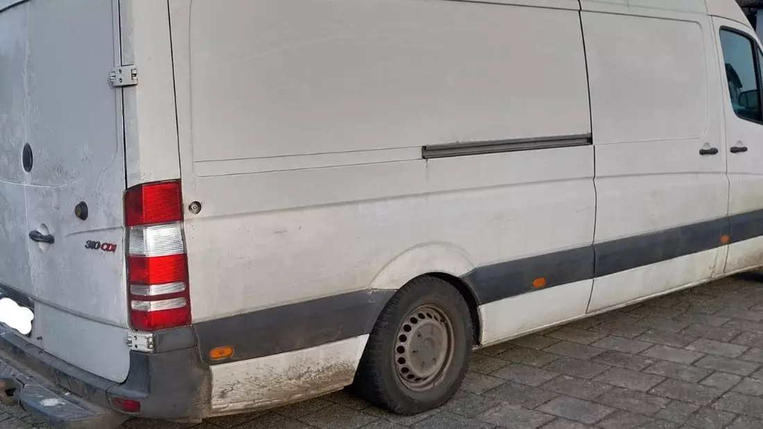 POL-SE: Pinneberg/ A23 - Polizei stoppt LKW - Gesamtlast über 46% überschritten - Bild: presseportal.de