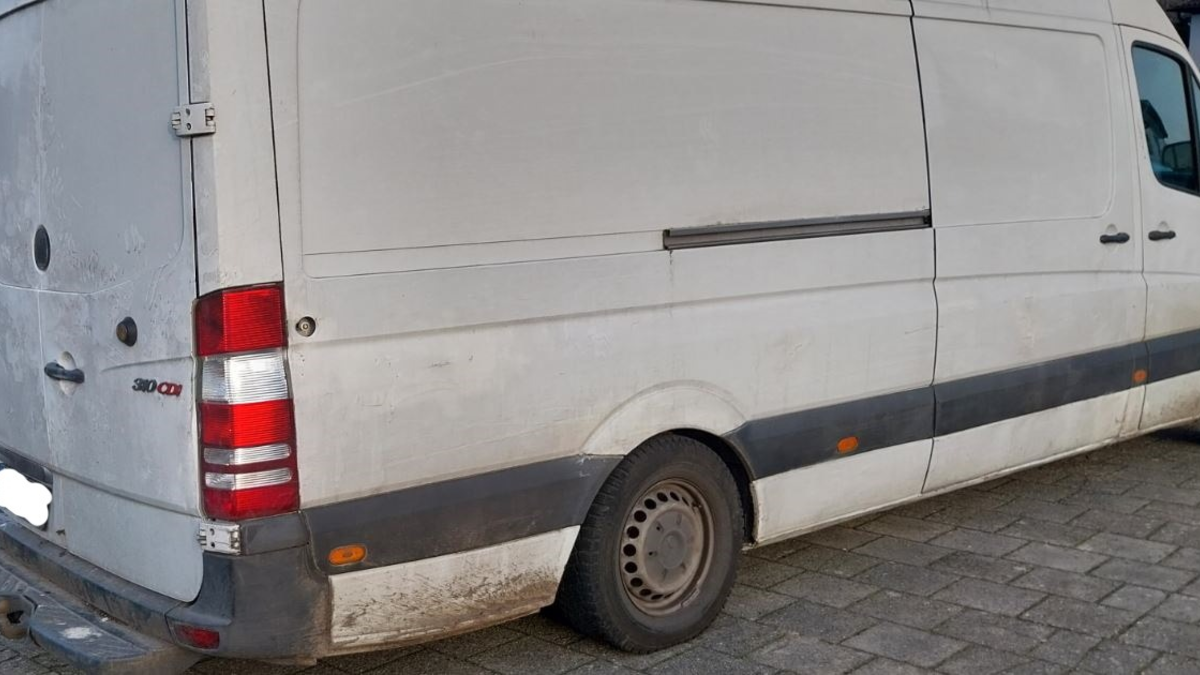 POL-SE: Pinneberg/ A23 - Polizei stoppt LKW - Gesamtlast über 46% überschritten - Foto: presseportal.de