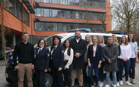 HZA-RO: Start in ein spannendes und sicheres Berufsleben beim Hauptzollamt Rosenheim / Willkommen im Team für mehr Gerechtigkeit in Deutschland - Foto: presseportal.de
