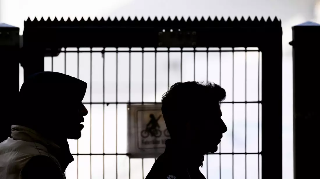 Die Zahl der Asylbewerber, die neu nach Deutschland kommen, ist seit 2024 gesunken. (Archivbild) - Bild: Julian Stratenschulte/dpa