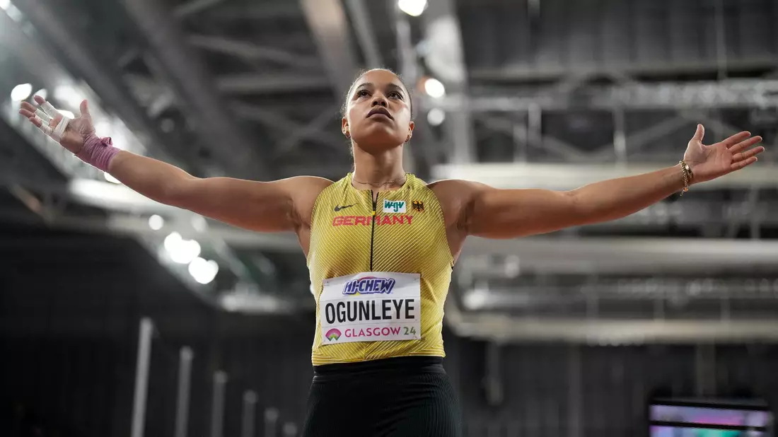 Yemisi Ogunleye hat bei der Hallen-WM die Silbermedaille im Kugelstoßen gewonnen. - Bild: Bernat Armangue/AP/dpa