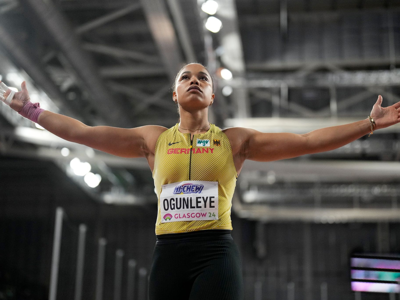 Yemisi Ogunleye hat bei der Hallen-WM die Silbermedaille im Kugelstoßen gewonnen. - Foto: Bernat Armangue/AP/dpa