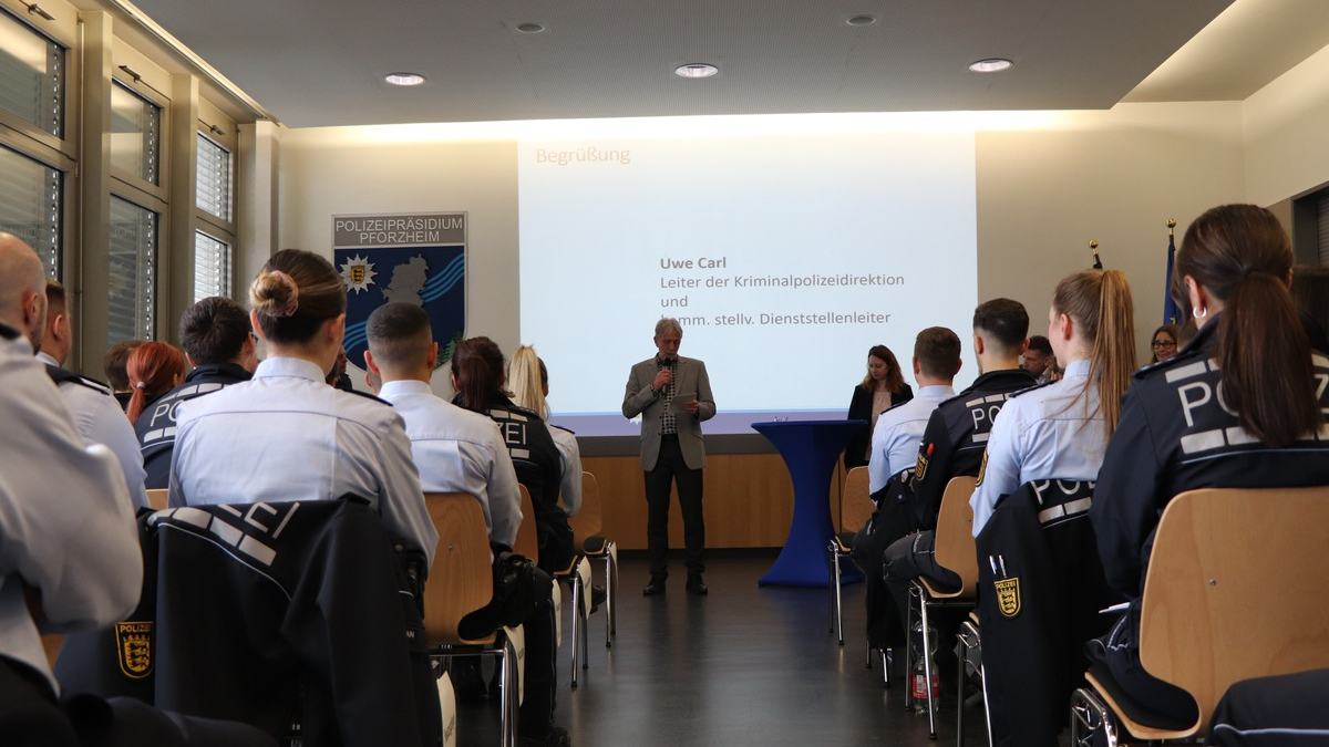 POL-Pforzheim: (PF) Pforzheim - 33 neue Polizisten für das Pforzheimer Polizeipräsidium - Foto: presseportal.de