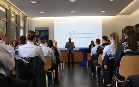 FW-MH: SperrmĂŒllbrand und zahlreiche Technische Hilfeleistungen innerhalb von 24 Stunden - Foto: presseportal.de FW-MH: SperrmĂŒllbrand und zahlreiche Technische Hilfeleistungen innerhalb von 24 Stunden - Foto: presseportal.de