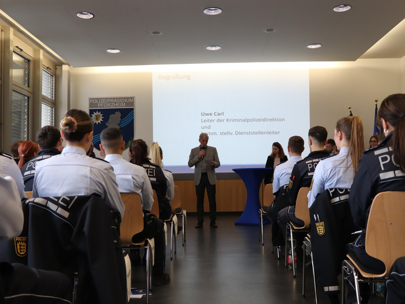 POL-Pforzheim: (PF) Pforzheim - 33 neue Polizisten für das Pforzheimer Polizeipräsidium - Foto: presseportal.de