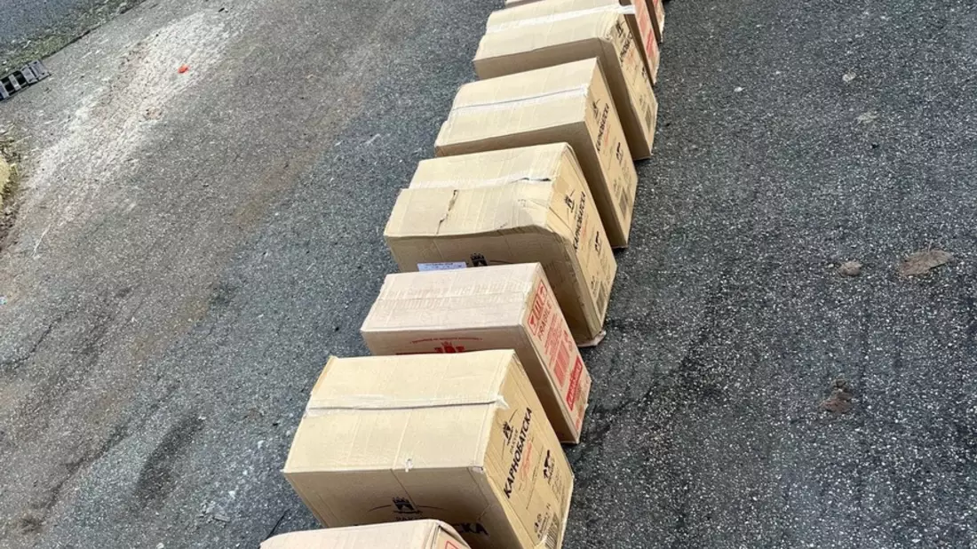 HZA-DA: ZOLL stoppt Partyalkohol und Zigaretten - Schmuggelversteck auf der BAB 3 enttarnt - Bild: presseportal.de