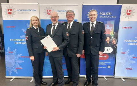 POL-HI: Offizielle Amtseinführung von Lutz Ike als Leiter des Polizeikommissariats Bad Salzdetfurth - Bild: presseportal.de