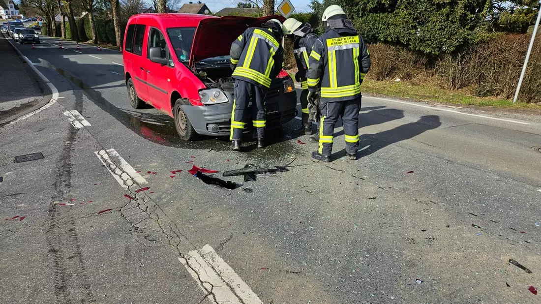 FW-EN: Verkehrsunfall auf Deller Straße - Bild: presseportal.de