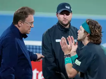 Wurde in Dubai disqualifiziert: Andrej Rubljow (r). - Foto: Kamran Jebreili/AP/dpa