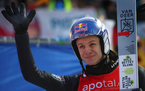 Andreas Wellinger rückte im Gesamtweltcup wieder näher an Rang eins heran. - Foto: Karl-Josef Hildenbrand/dpa/Archivbild