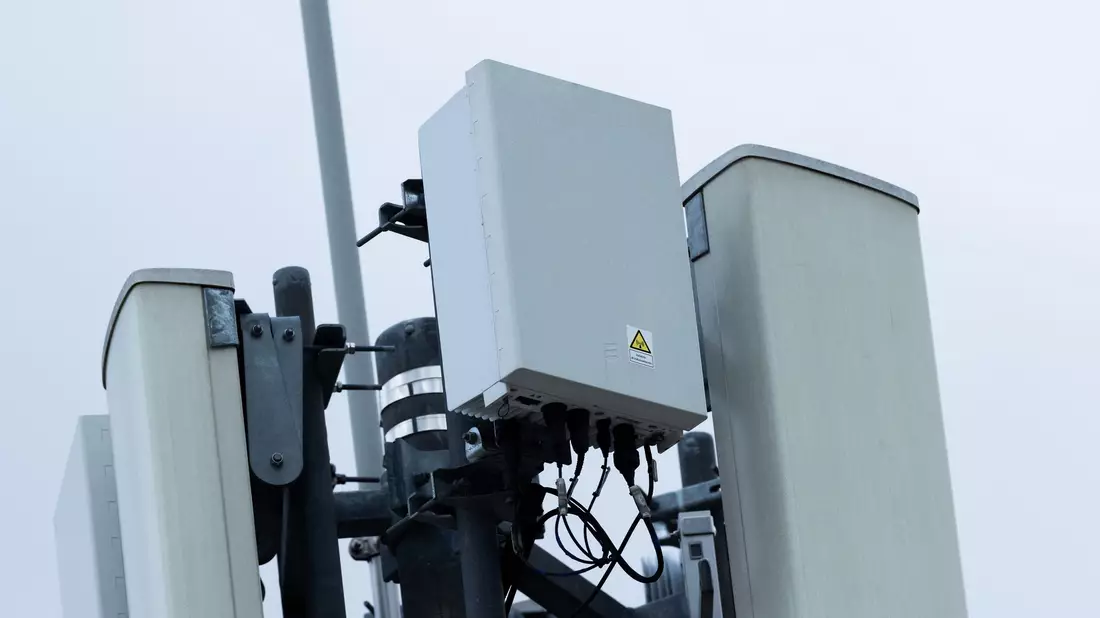 Die aktuelle Befragung zeigt, dass das Interesse an 5G größer ist, je jünger die Nutzer sind. - Bild: Rolf Vennenbernd/dpa