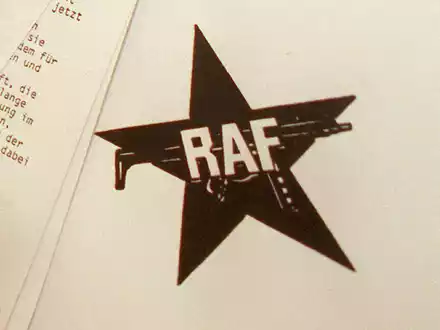 Die Fahndung nach den beiden untergetauchten Ex-RAF-Terroristen Ernst-Volker Staub und Burkhard Garweg läuft auf Hochtouren, die Ermittler arbeiten neue Hinweise ab. (Symbolbild) - Foto: Tim Brakemeier/dpa