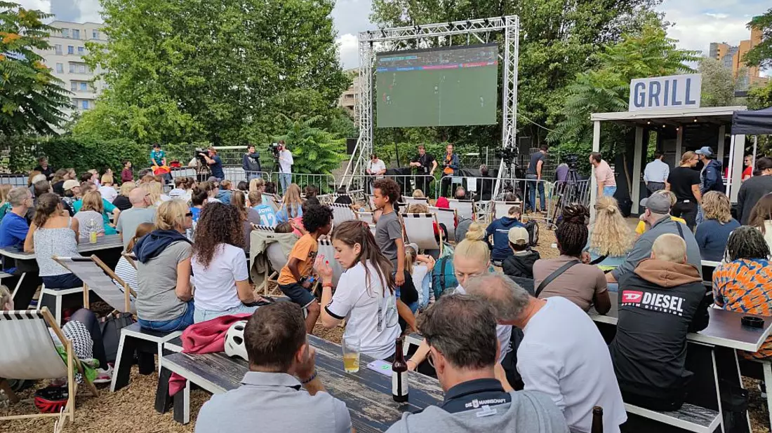 Public Viewing im Berliner Biergarten BRLO (Archiv) - Bild: über dts Nachrichtenagentur