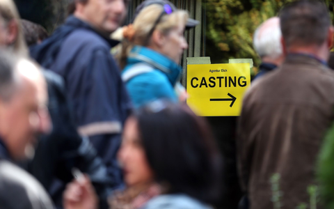 Im Rheinland werden Komparsen eine historische Serie gesucht (Symbolbild). - Foto: Ina Fassbender/dpa