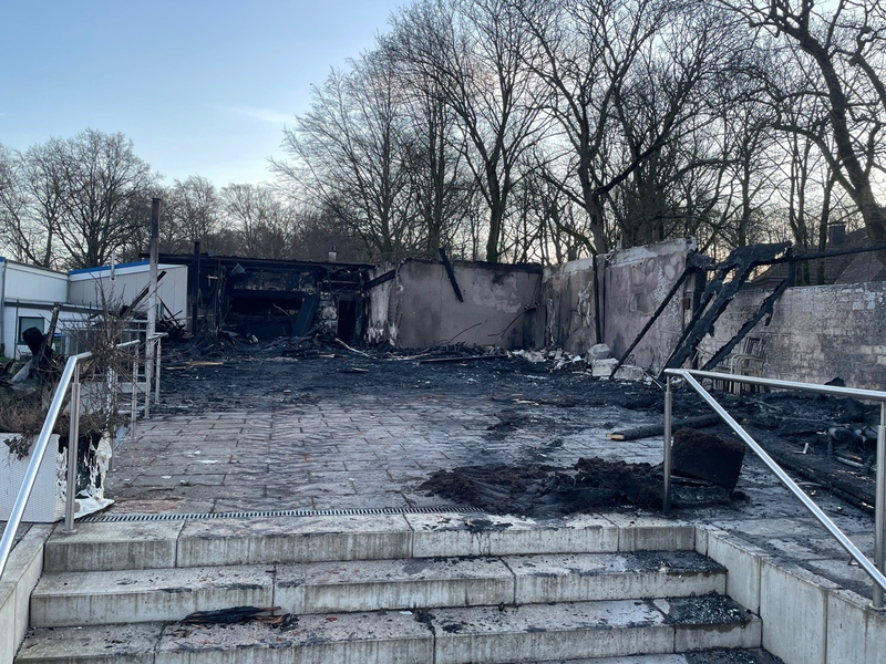 POL-HA: Clubhaus des Emster Tennisvereins HTC Blau-Gold abgebrannt - Foto: presseportal.de