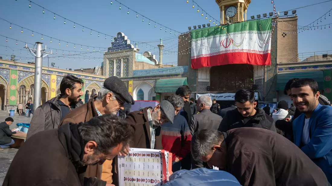 Rund 61 Millionen Menschen waren am Freitag im Iran dazu aufgerufen, ein neues Parlament und den Expertenrat, ein einflussreiches Gremium islamischer Geistlicher, zu wählen. - Bild: Arne Bänsch/dpa