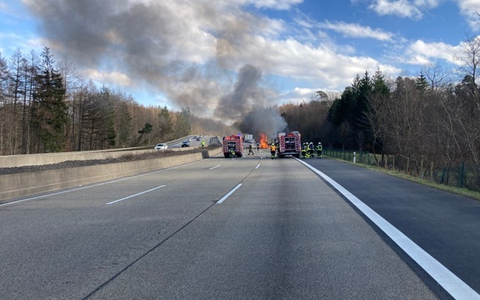 POL-OH: Sattelzug gerät aus ungeklärter Ursache in Brand - Bild: presseportal.de