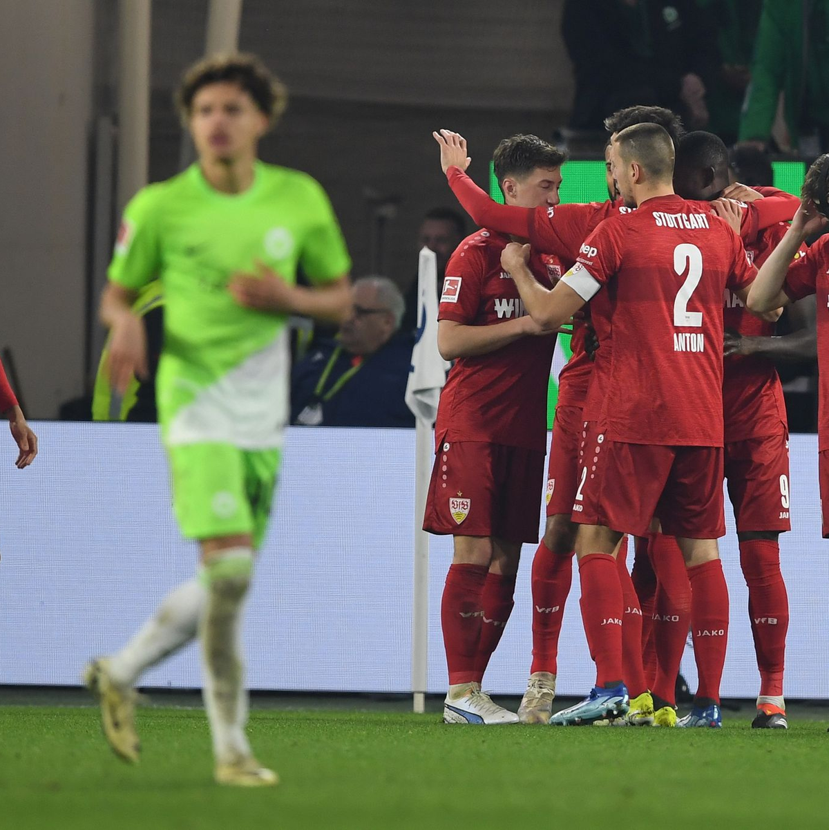 Der VfB Stuttgart kam in Wolfsburg zu einem 3:2-Auswärtserfolg. - Foto: Swen Pförtner/dpa