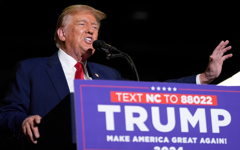 Donald Trump spricht während einer Wahlkampfveranstaltung in Greensboro. - Foto: Chris Carlson/AP