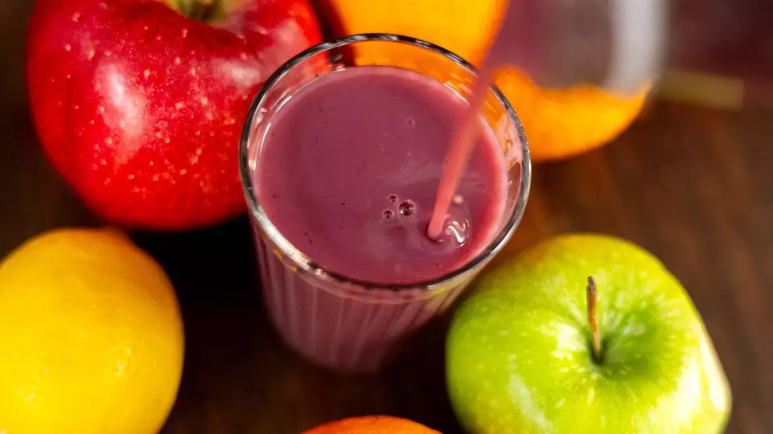 Sollte man Obst sollte wirklich besser mit Schale essen? - Bild: Sina Schuldt/dpa