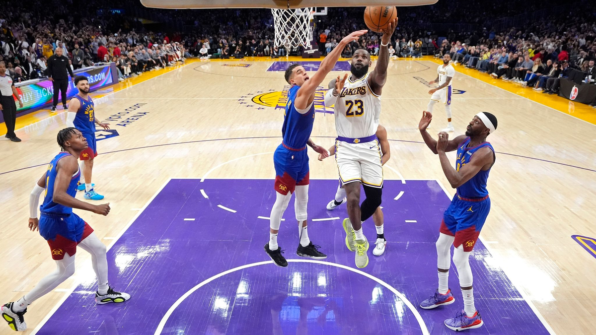 Lakers-Superstar LeBron James (23) ist der erste NBA-Spieler, der 40.000 Punkte in seiner Karriere erzielt hat. - Foto: Mark J. Terrill/AP