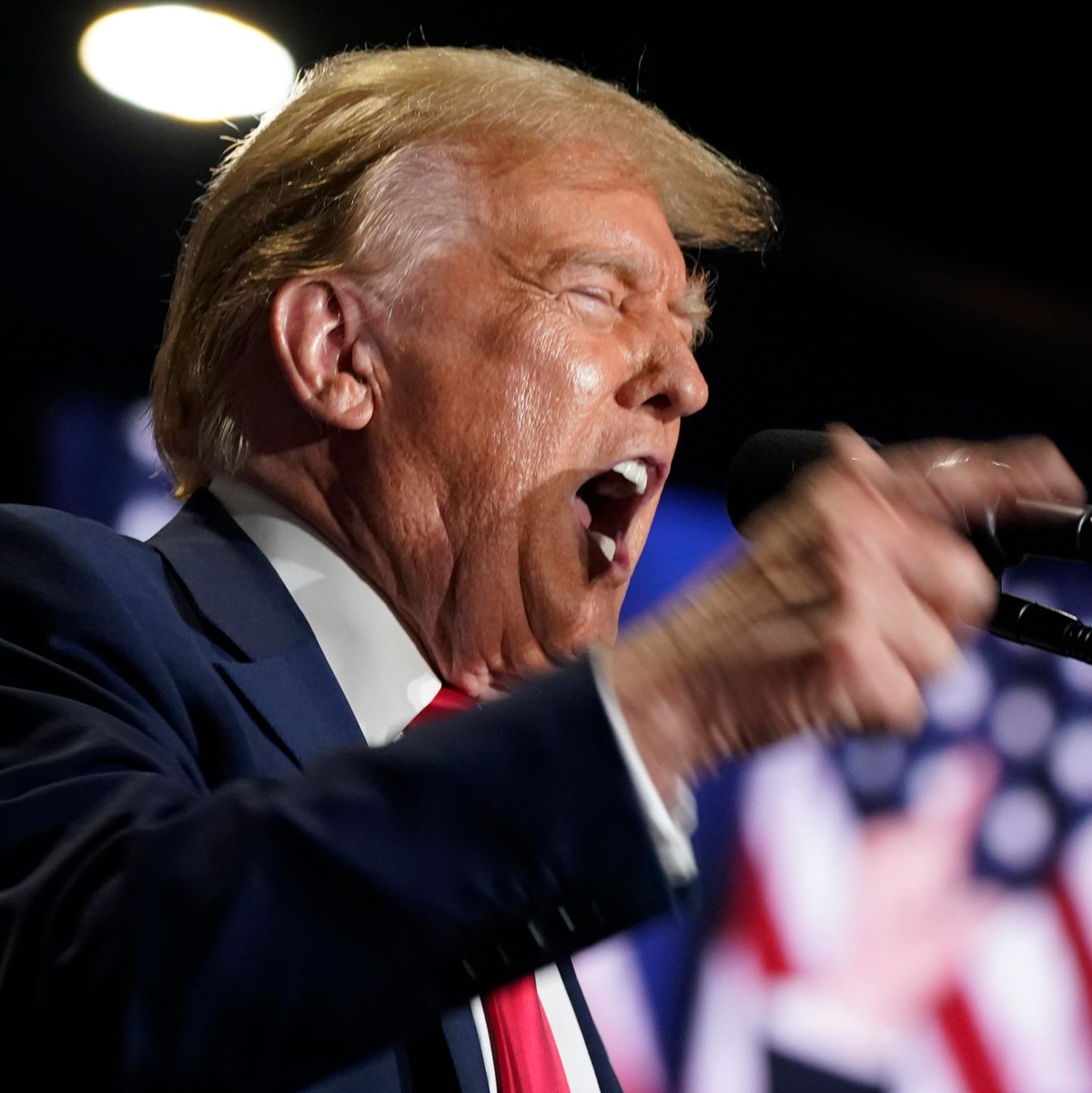 Trump hat trotz diverser Skandale, Eskapaden und einer chaotischen Amtszeit als Präsident großen Rückhalt in der Parteibasis. - Foto: Steve Helber/AP/dpa