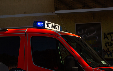 Ein Mensch stirbt beim Entladen eines Müllcontainers. (Symbolfoto) - Foto: Fernando Gutierrez-Juarez/dpa