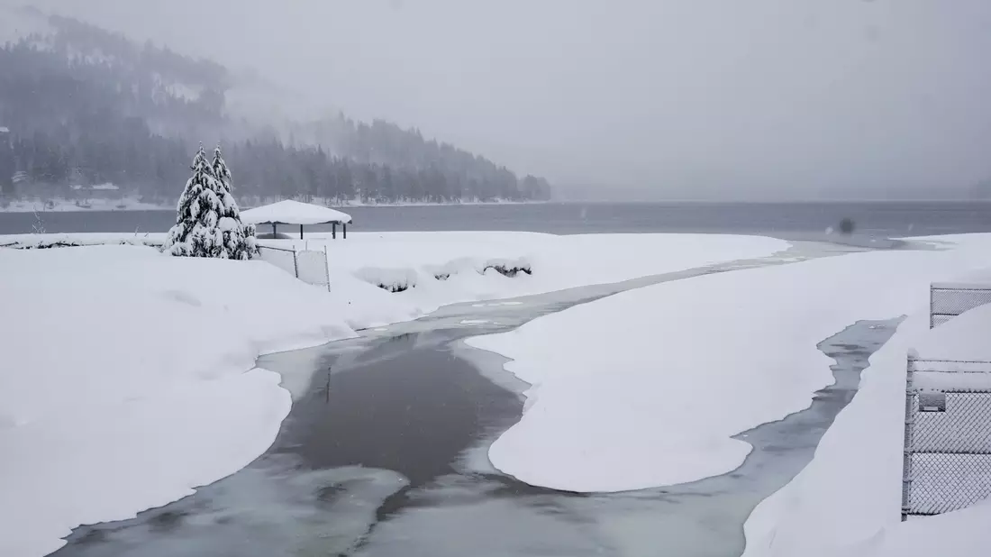 Ein schwerer Wintersturm hat dem US-Bundesstaat Kalifornien heftige Schneefälle beschert. - Bild: Brooke Hess-Homeier/FR172061 AP/AP
