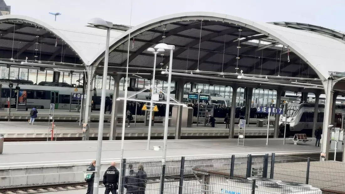 BPOLI MD: Resümee der Bundespolizei nach Einsatz anlässlich des Ostderbys Hallescher FC - SG Dynamo Dresden - Bild: presseportal.de
