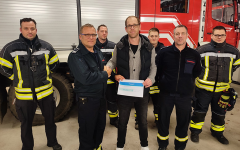 FW-KLE: Spendenübergabe an die Freiwillige Feuerwehr Bedburg-Hau - Foto: presseportal.de