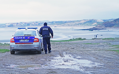 Seit längerem überqueren viele Migranten mit Schlauchbooten von der nordfranzösischen Küste aus den Ärmelkanal nach Großbritannien (Symbolbild). - Foto: Stefan Rousseau/PA/dpa Seit längerem überqueren viele Migranten mit Schlauchbooten von der nordfranzösischen Küste aus den Ärmelkanal nach Großbritannien (Symbolbild). - Foto: Stefan Rousseau/PA/dpa