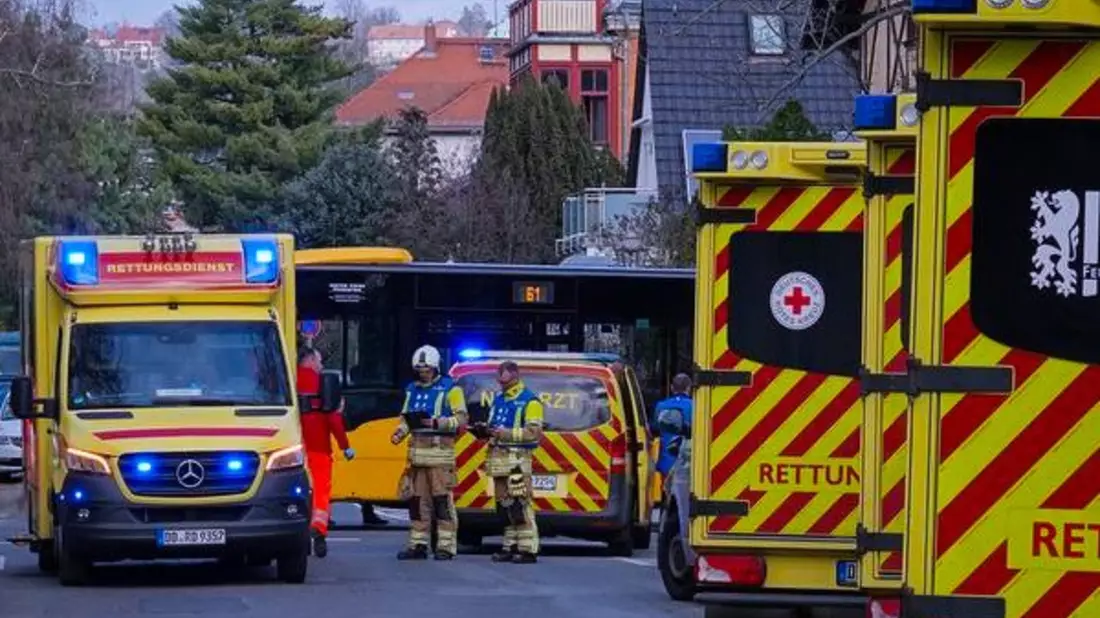 FW Dresden: Mehrere Verletzte bei Verkehrsunfall - Bild: presseportal.de