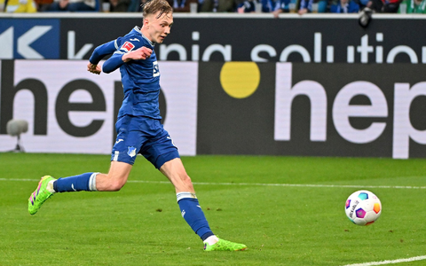 Doppeltorschütze: Hoffenheims Maximilian Beier erzielt hier das Tor zum 2:0. - Foto: Jan-Philipp Strobel/dpa
