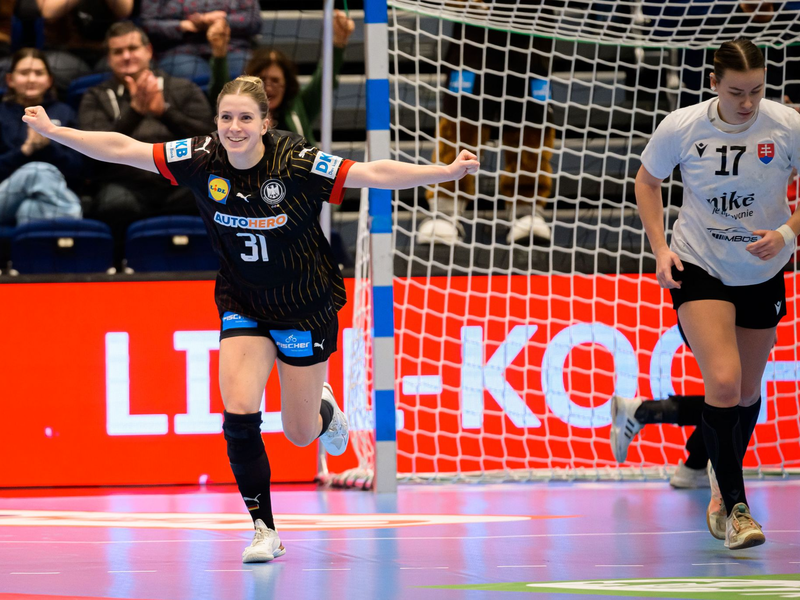 Deutschlands Alexia Hauf (l) jubelt nach einem Tor. - Foto: Marco Wolf/dpa