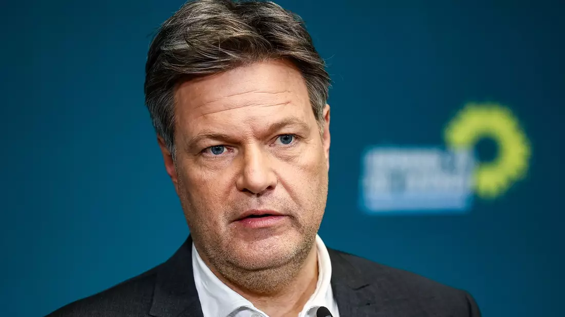 Fordert Fortschritte bei der Wehrfähigkeit: Wirtschaftsminister Robert Habeck. - Bild: Jan Woitas/dpa