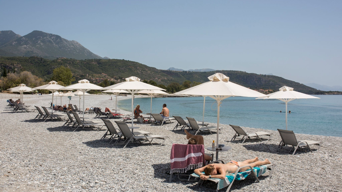 Die Türkei, Spanien und Griechenland sind auch in diesem Sommer die Top-3 Ziele bei Urlaubern aus Deutschland. - Foto: Socrates Baltagiannis/dpa