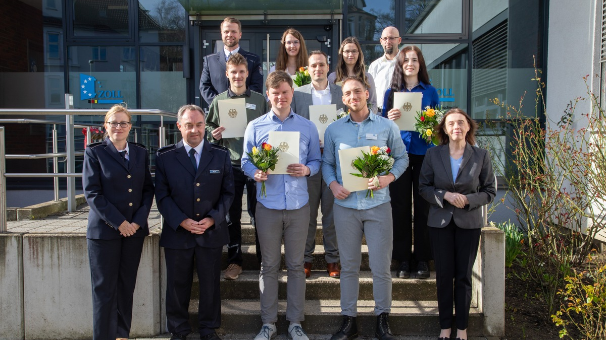 HZA-BS: Herzlich Willkommen in der Zollverwaltung! / 7 Anwärterinnen und Anwärter starten ihren Bachelorstudiengang beim Hauptzollamt Braunschweig - Foto: presseportal.de