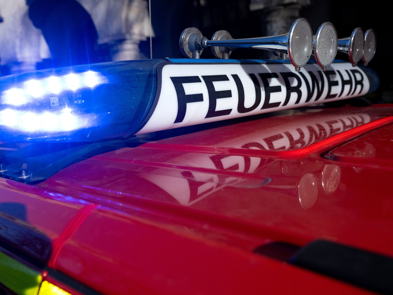 Weil sich eine Feuerwache in der Nähe des Büros befinde, habe die Feuerwehr den Brand nach wenigen Minuten löschen können. - Foto: Sven Hoppe/dpa