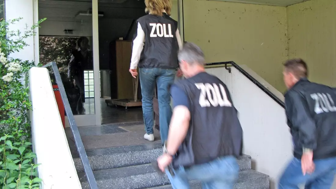 HZA-AC: Zoll zerschlägt kriminelles Unternehmensgeflecht Zwei Männer festgenommen - Bild: presseportal.de