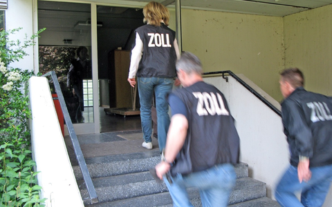 HZA-AC: Zoll zerschlägt kriminelles Unternehmensgeflecht Zwei Männer festgenommen - Foto: presseportal.de