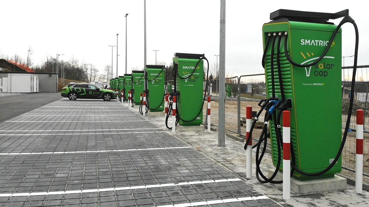 E-Ladeinfrastruktur wächst weiter: Highspeed-Laden mit SMATRICS und solarcap jetzt auch in Meggenhofen - Foto: presseportal.de