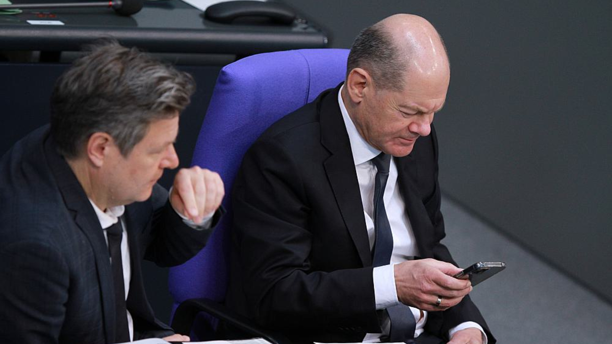 Robert Habeck und Olaf Scholz mit Smartphone (Archiv) - Foto: über dts Nachrichtenagentur