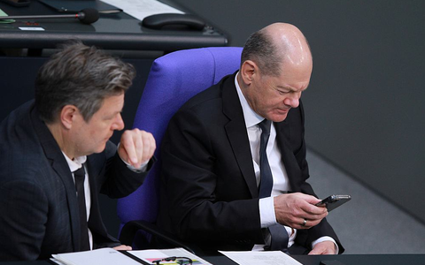 Robert Habeck und Olaf Scholz mit Smartphone (Archiv) - Foto: über dts Nachrichtenagentur