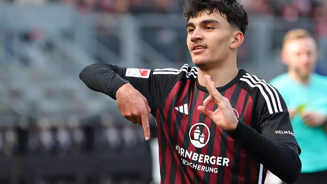 Nürnbergs Can Uzun wird für die Türkei spielen. - Bild: Daniel Karmann/dpa