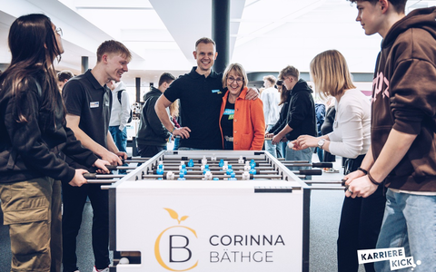 Karriere Kick in OsnabrĂŒck: Corinna BĂ€thge bei BERESA verbindet die FachkrĂ€fte von morgen mit 60 fĂŒhrenden Unternehmen - Foto: presseportal.de Karriere Kick in OsnabrĂŒck: Corinna BĂ€thge bei BERESA verbindet die FachkrĂ€fte von morgen mit 60 fĂŒhrenden Unternehmen - Foto: presseportal.de